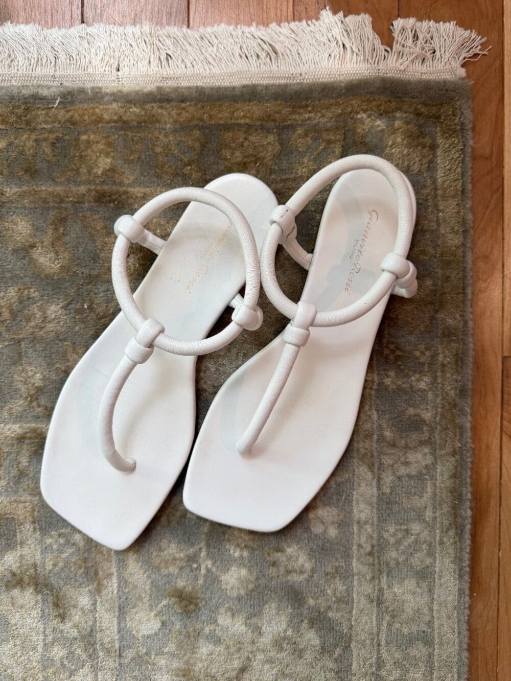 Gianvito Rossi Juno thong knotted leather sandals